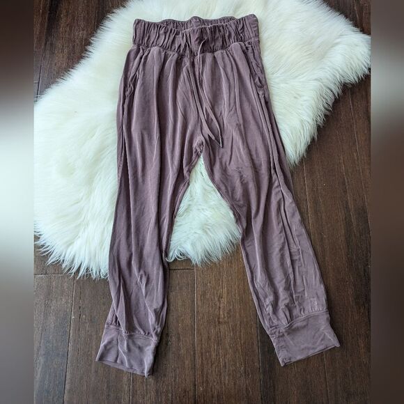 Lululemon Lost in Leisure Crop Jogger *Antique Bark* purple 4 - Picture 4 of 10